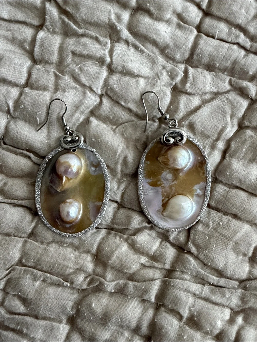 Baroque pearl earnings pierced